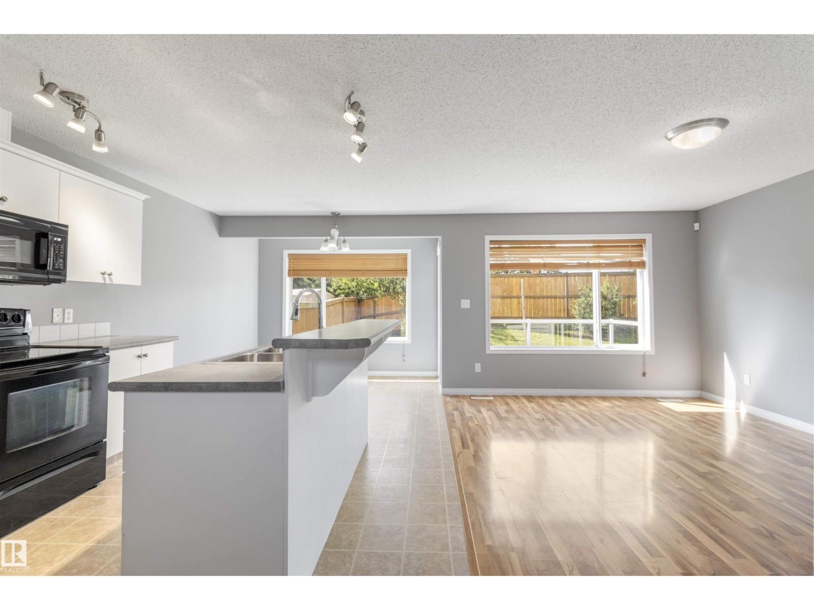 Photo 11 of 367 Summerton Cr, Sherwood Park AB