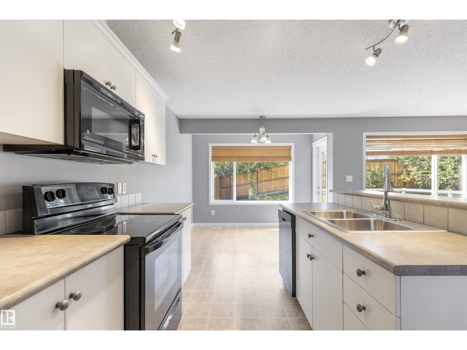 Photo 12 of 367 Summerton Cr, Sherwood Park AB