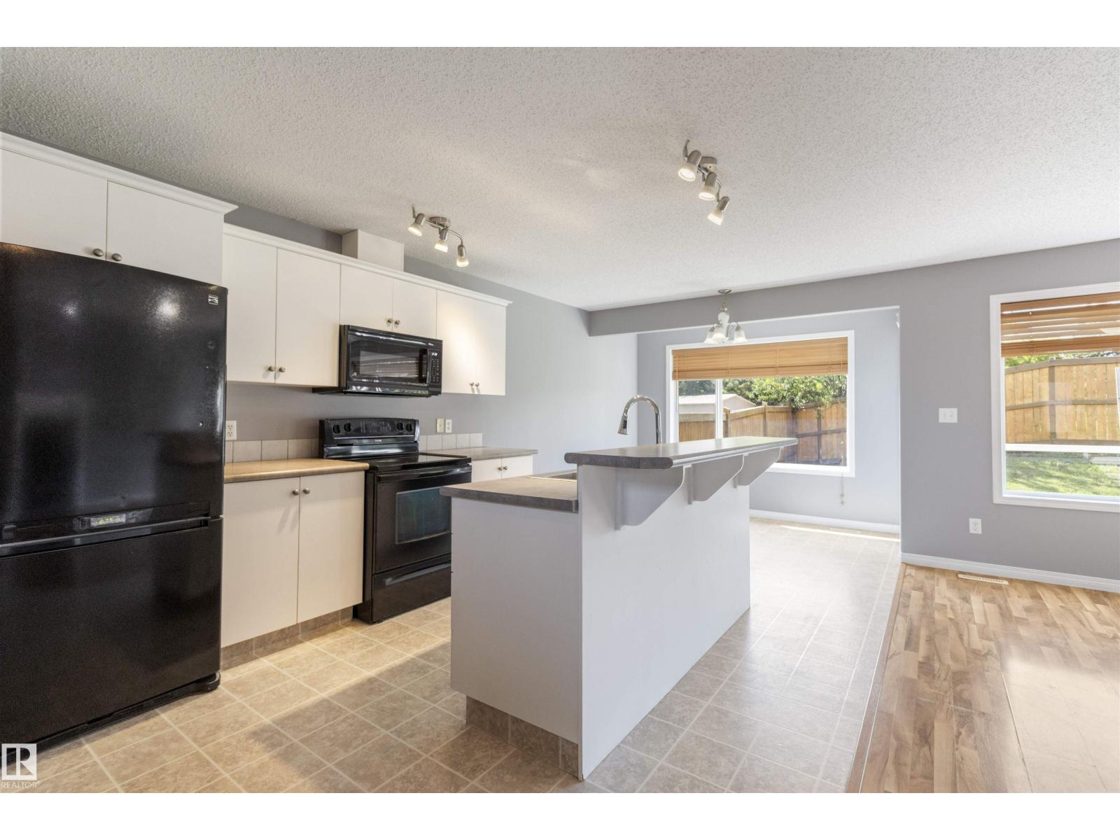 Photo 10 of 367 Summerton Cr, Sherwood Park AB