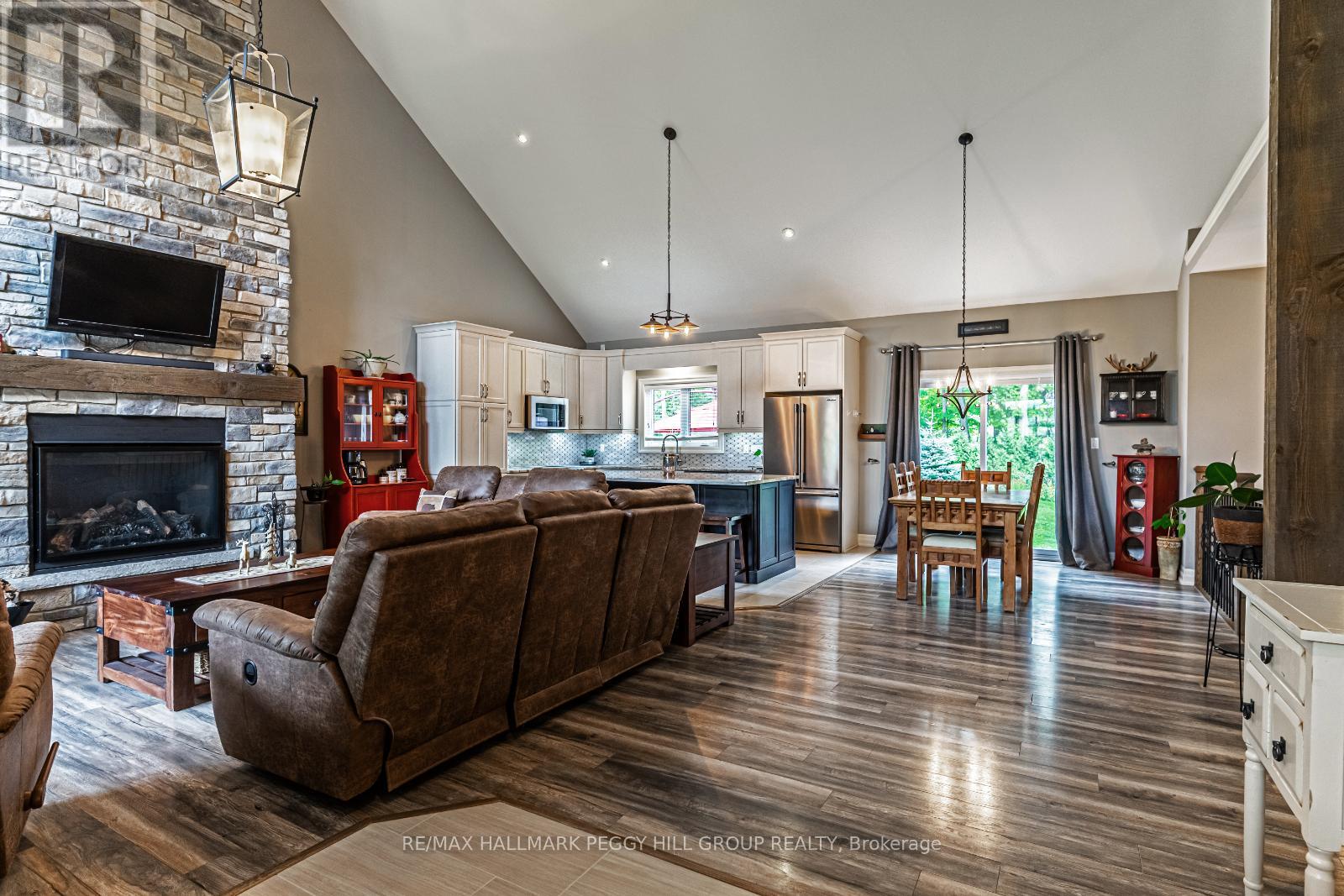 Photo 3 of 6 Valleyview Drive, Oromedonte ON