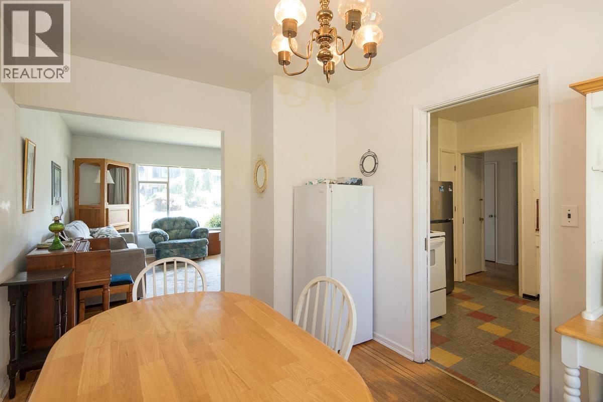 Photo 8 of 7985 Rosewood Street, Burnaby BC