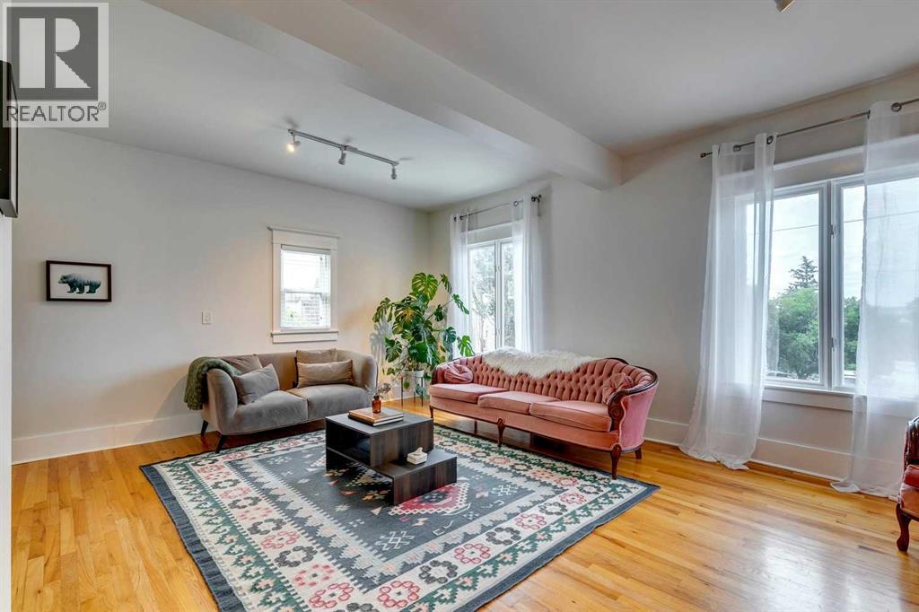Single Family House for Sale in   Avenue SW Bankview Calgary 