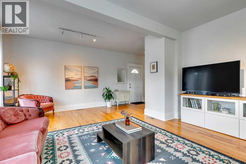 Single Family House for Sale in   Avenue SW Bankview Calgary 