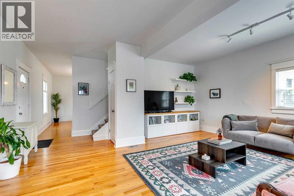 Single Family House for Sale in   Avenue SW Bankview Calgary 