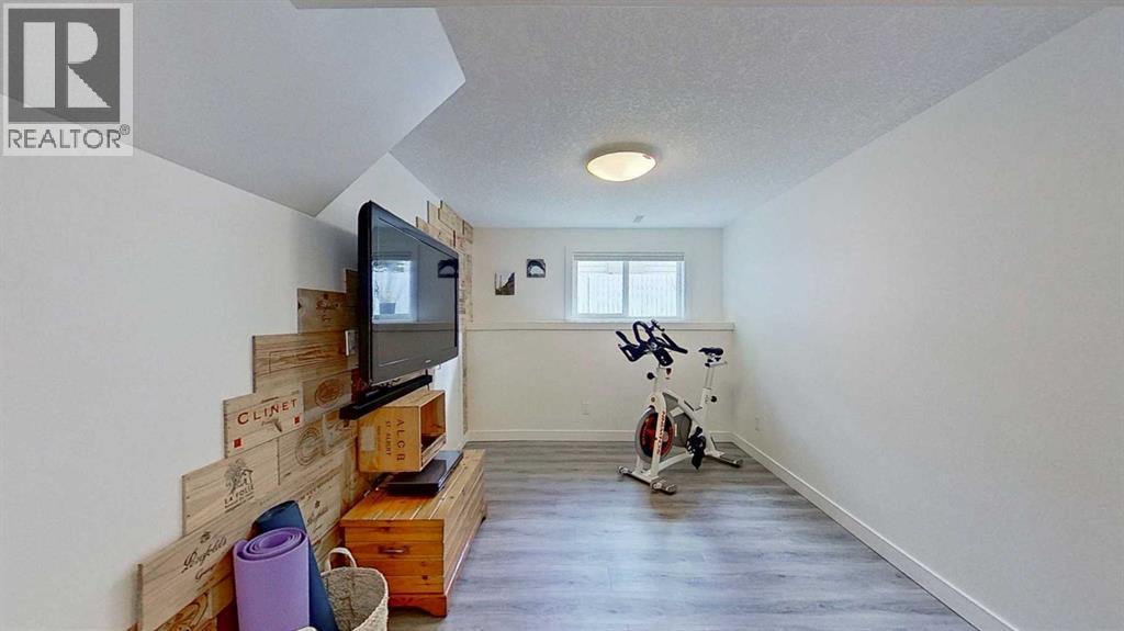 Photo 16 of 2932 Lathom Crescent Sw, Calgary AB