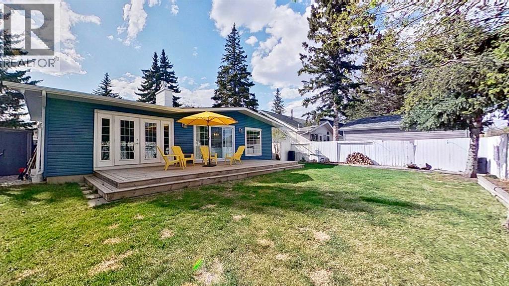 Photo 5 of 2932 Lathom Crescent Sw, Calgary AB