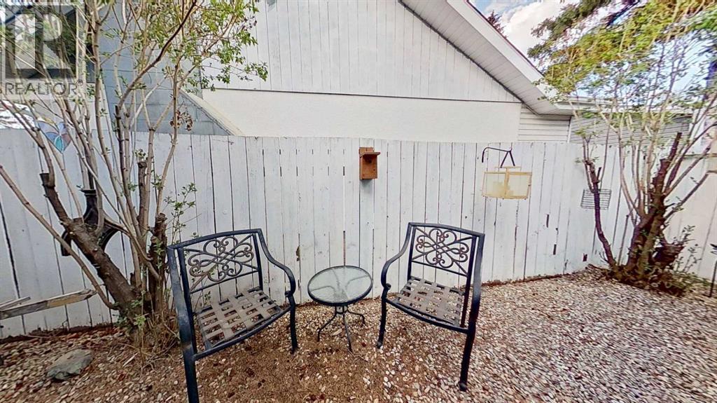 Photo 8 of 2932 Lathom Crescent Sw, Calgary AB