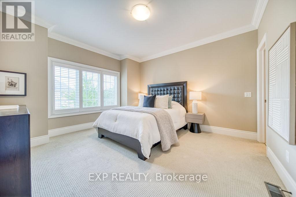 Photo 13 of 2283 Lyndhurst Drive, Oakville ON