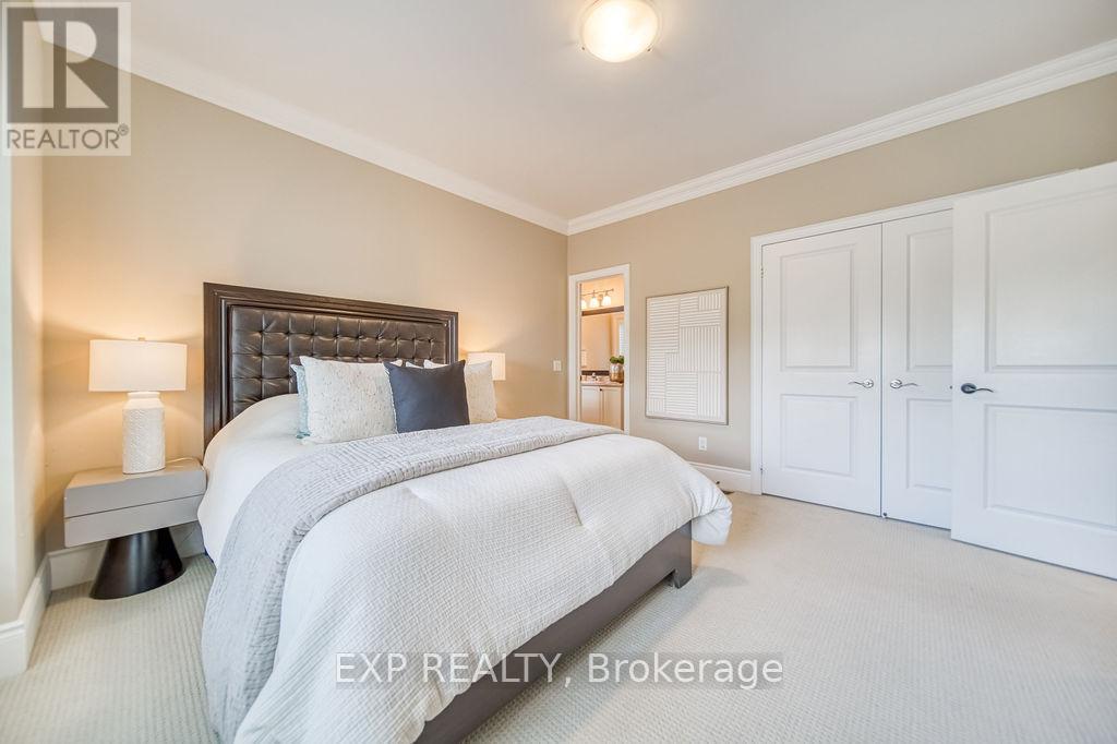Photo 19 of 2283 Lyndhurst Drive, Oakville ON