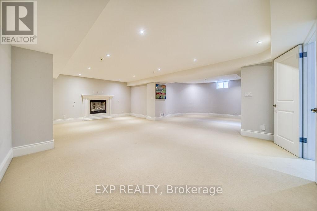 Photo 18 of 2283 Lyndhurst Drive, Oakville ON