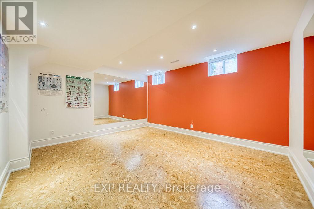 Photo 5 of 2283 Lyndhurst Drive, Oakville ON