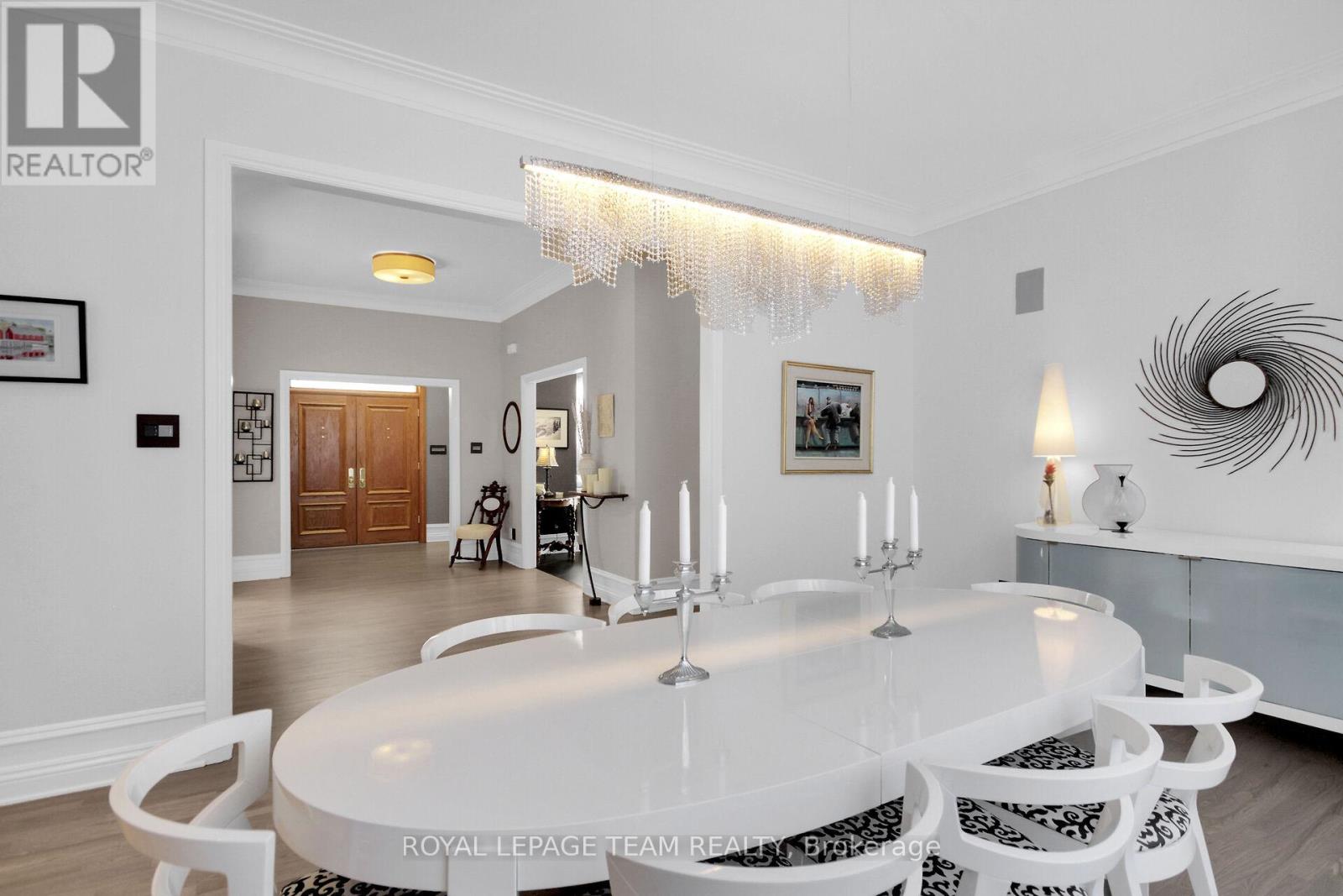 Photo 11 of 5849 Queenscourt Crescent, Ottawa ON