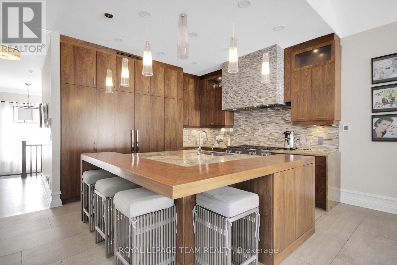 Photo 16 of 5849 Queenscourt Crescent, Ottawa ON