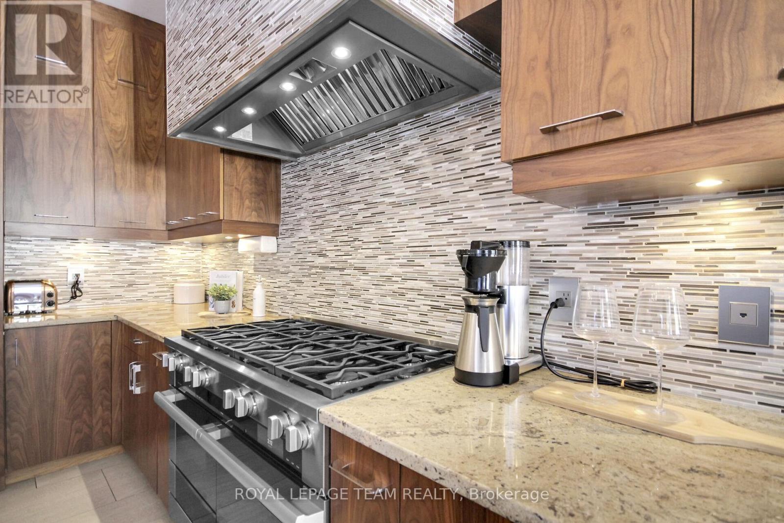 Photo 17 of 5849 Queenscourt Crescent, Ottawa ON