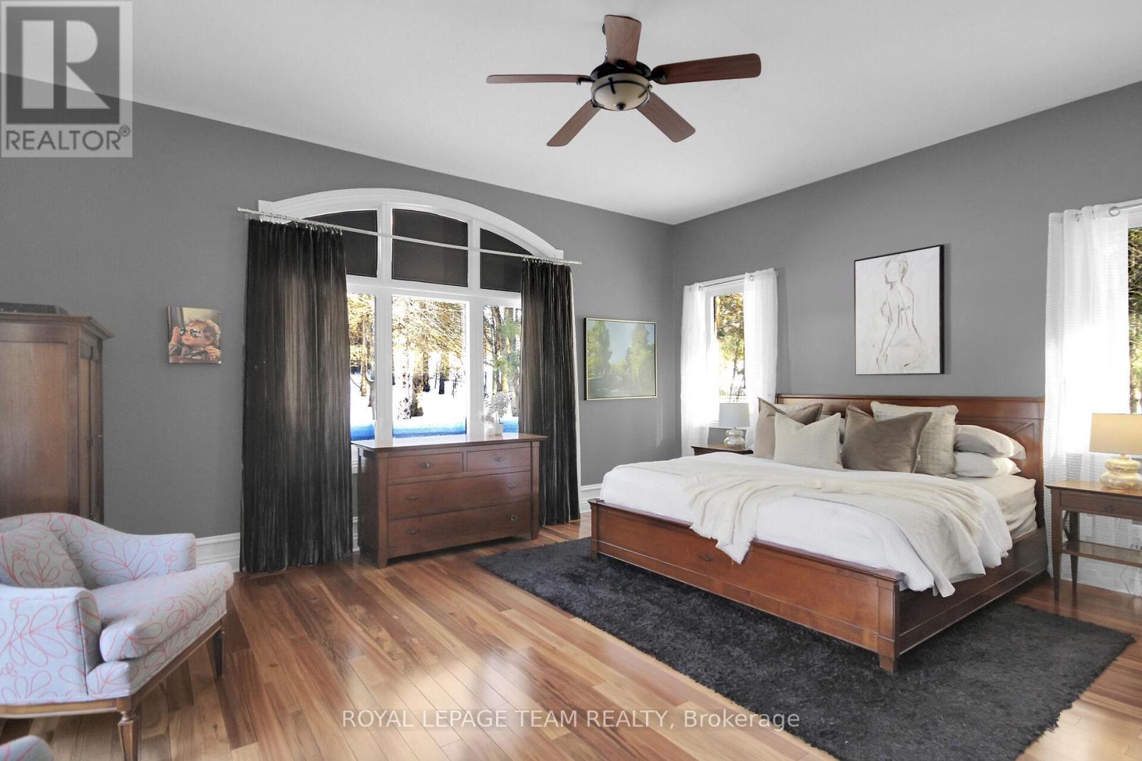 Photo 23 of 5849 Queenscourt Crescent, Ottawa ON