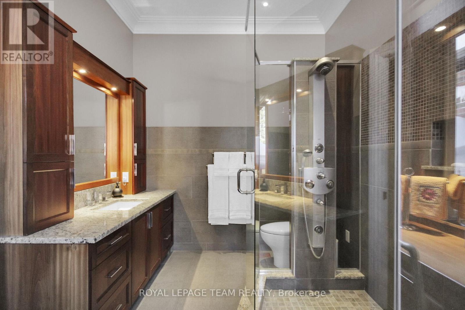Photo 24 of 5849 Queenscourt Crescent, Ottawa ON