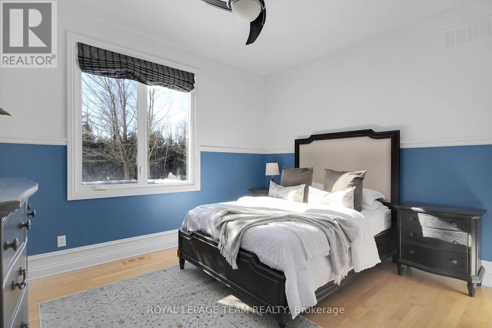 Photo 25 of 5849 Queenscourt Crescent, Ottawa ON