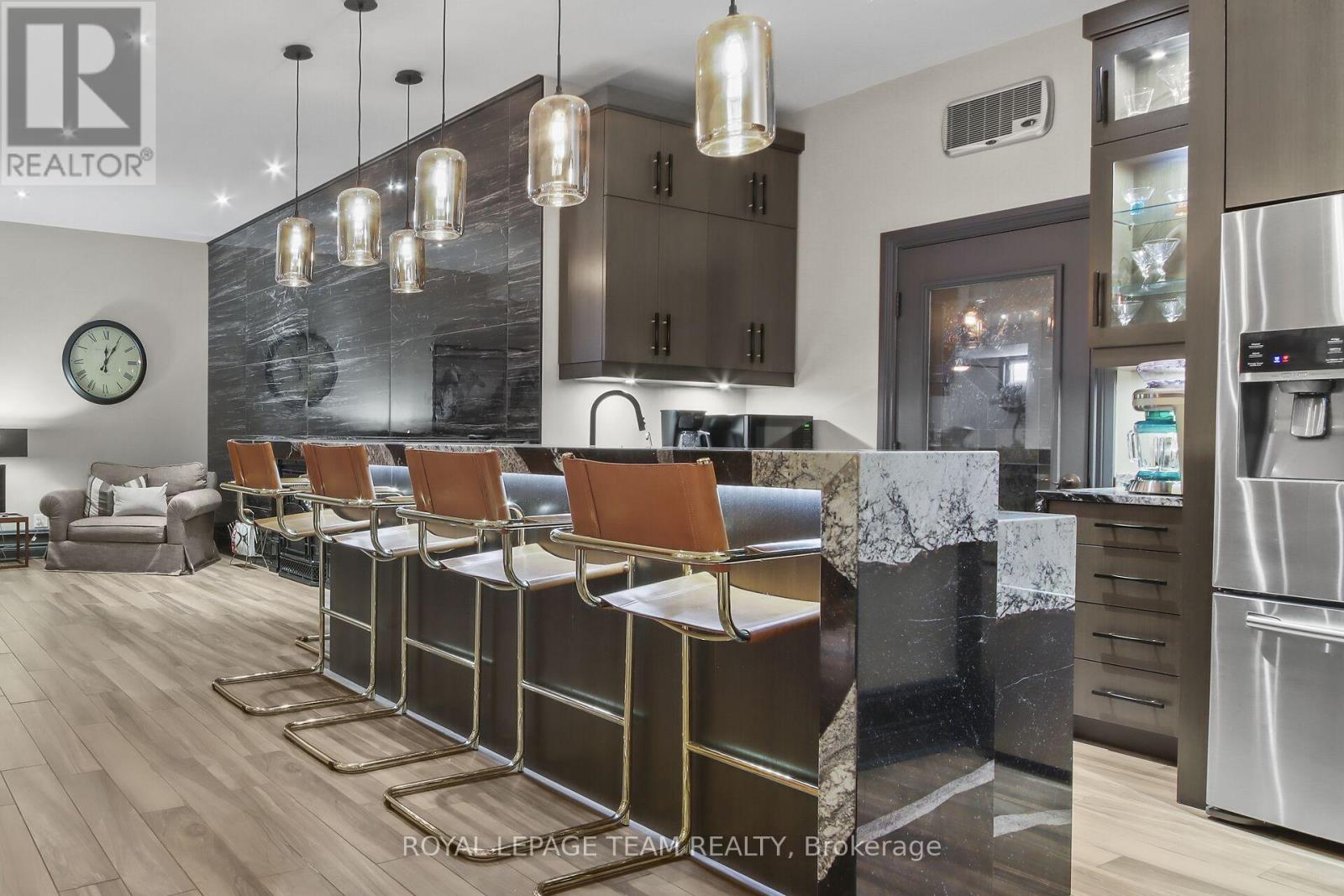 Photo 31 of 5849 Queenscourt Crescent, Ottawa ON