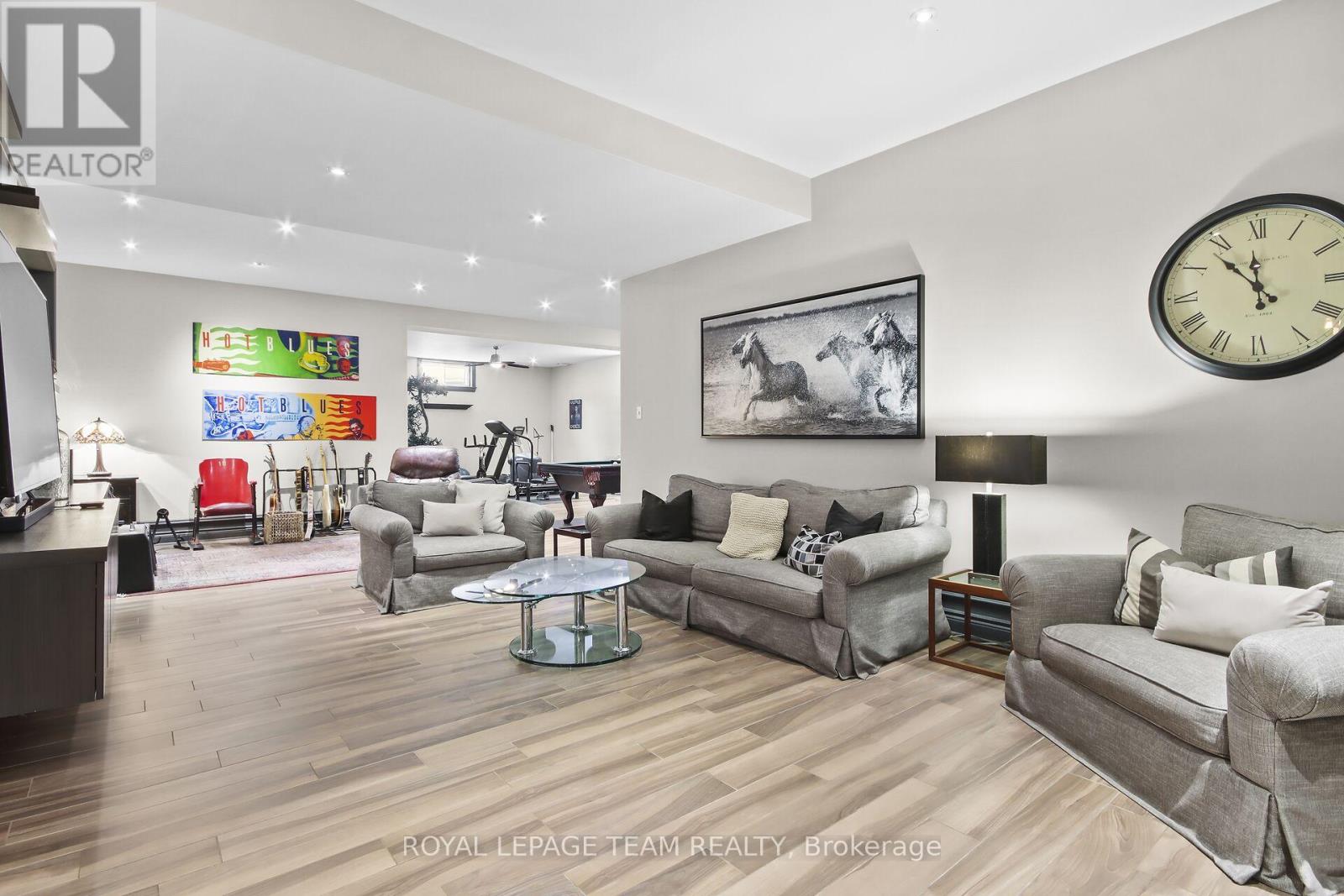 Photo 32 of 5849 Queenscourt Crescent, Ottawa ON