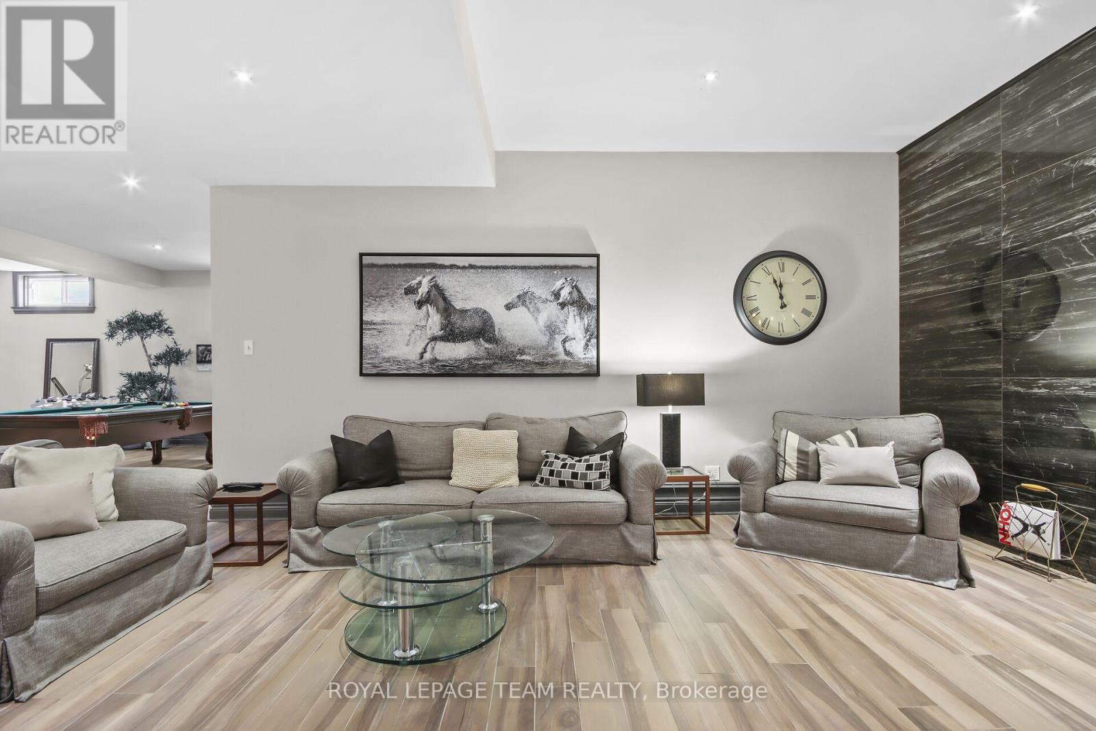 Photo 34 of 5849 Queenscourt Crescent, Ottawa ON