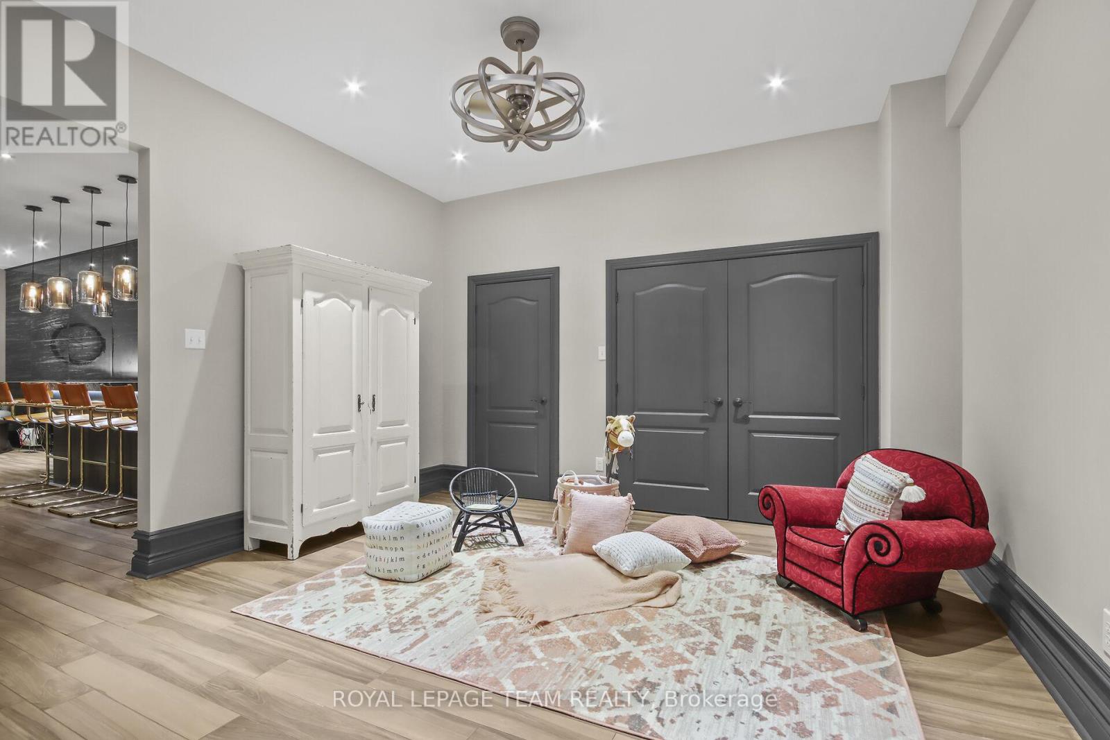 Photo 38 of 5849 Queenscourt Crescent, Ottawa ON