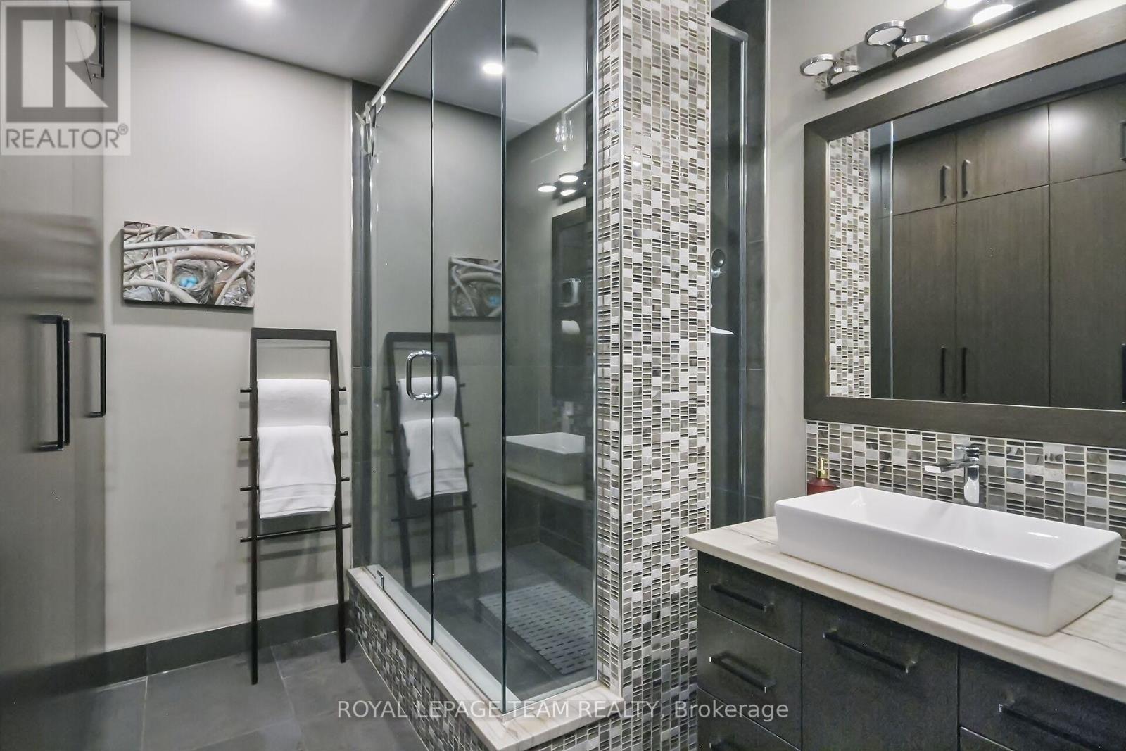 Photo 41 of 5849 Queenscourt Crescent, Ottawa ON