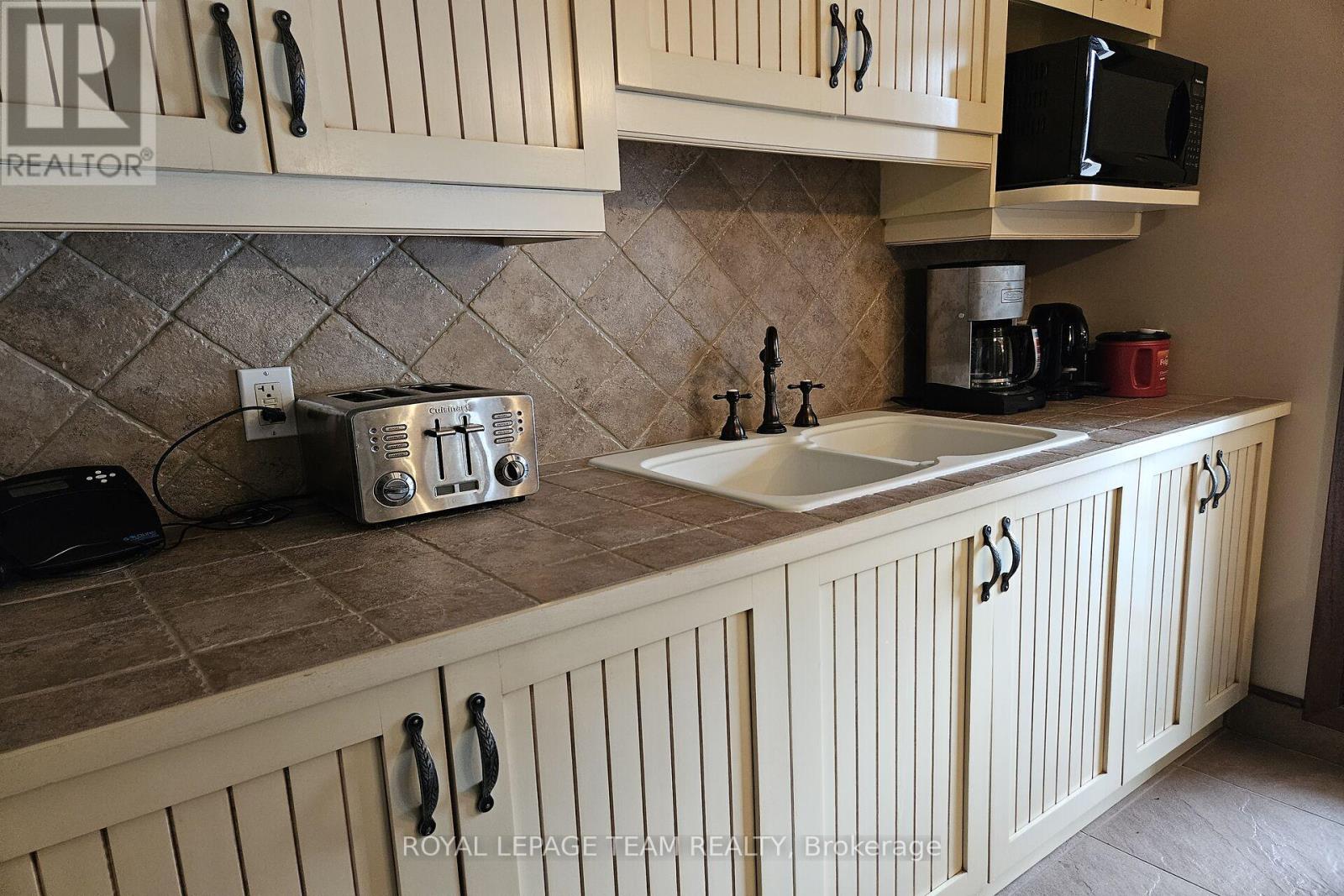 Photo 42 of 5849 Queenscourt Crescent, Ottawa ON