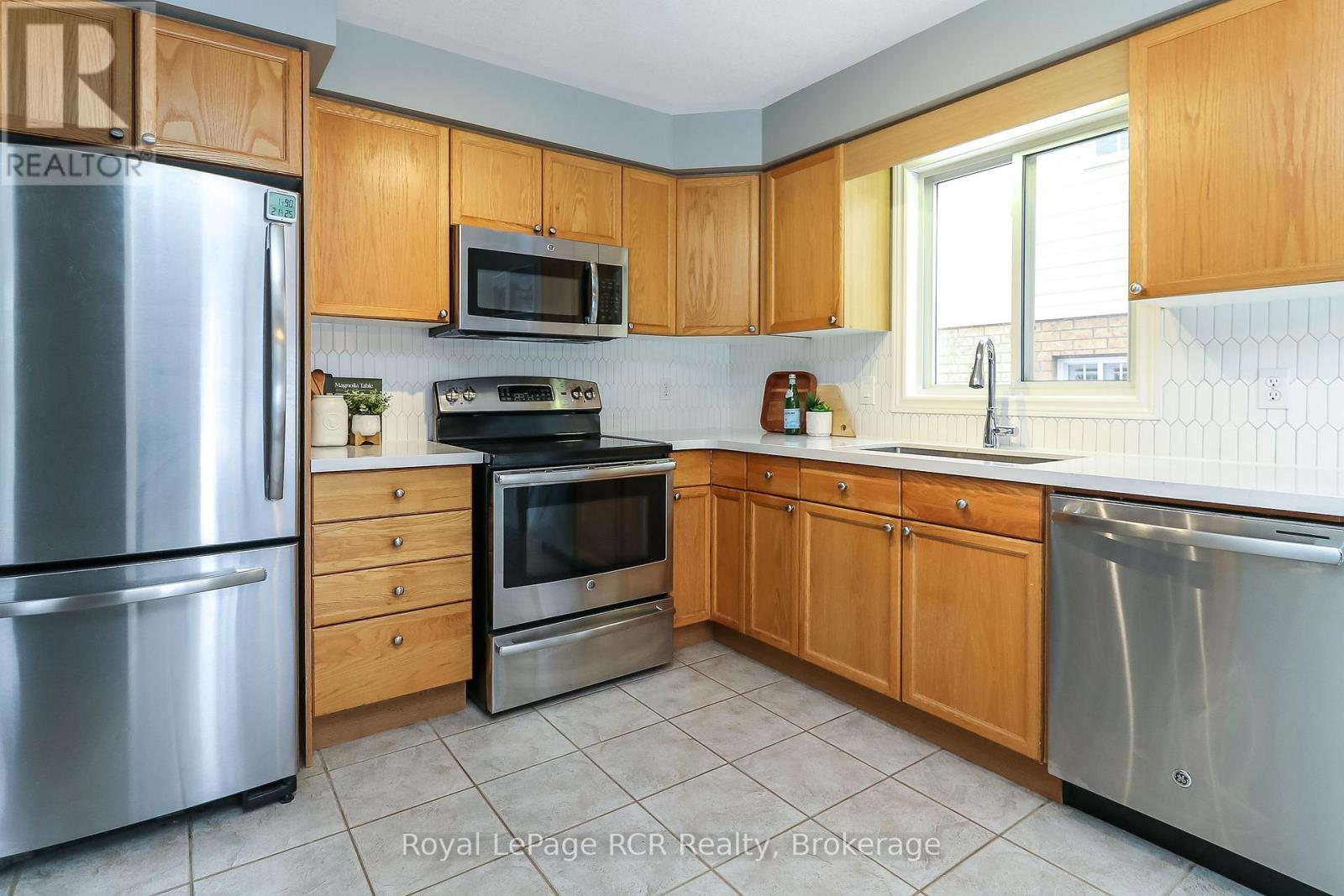 Photo 2 of 50 Highlands Crescent, Collingwood ON