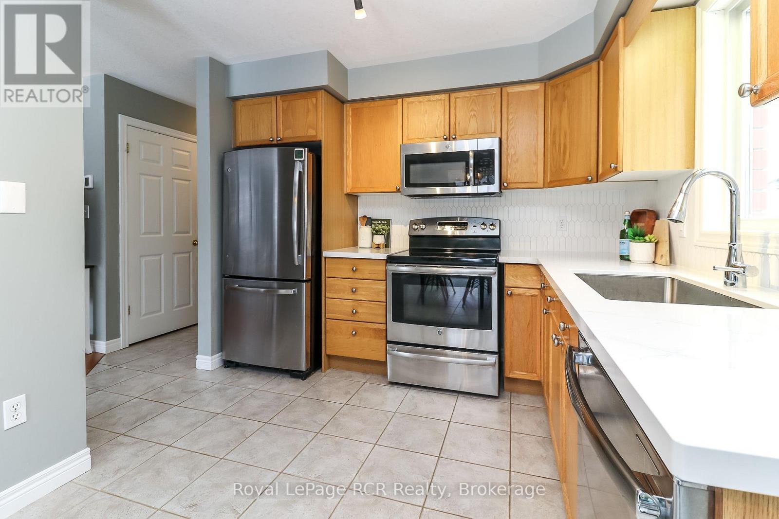 Photo 38 of 50 Highlands Crescent, Collingwood ON