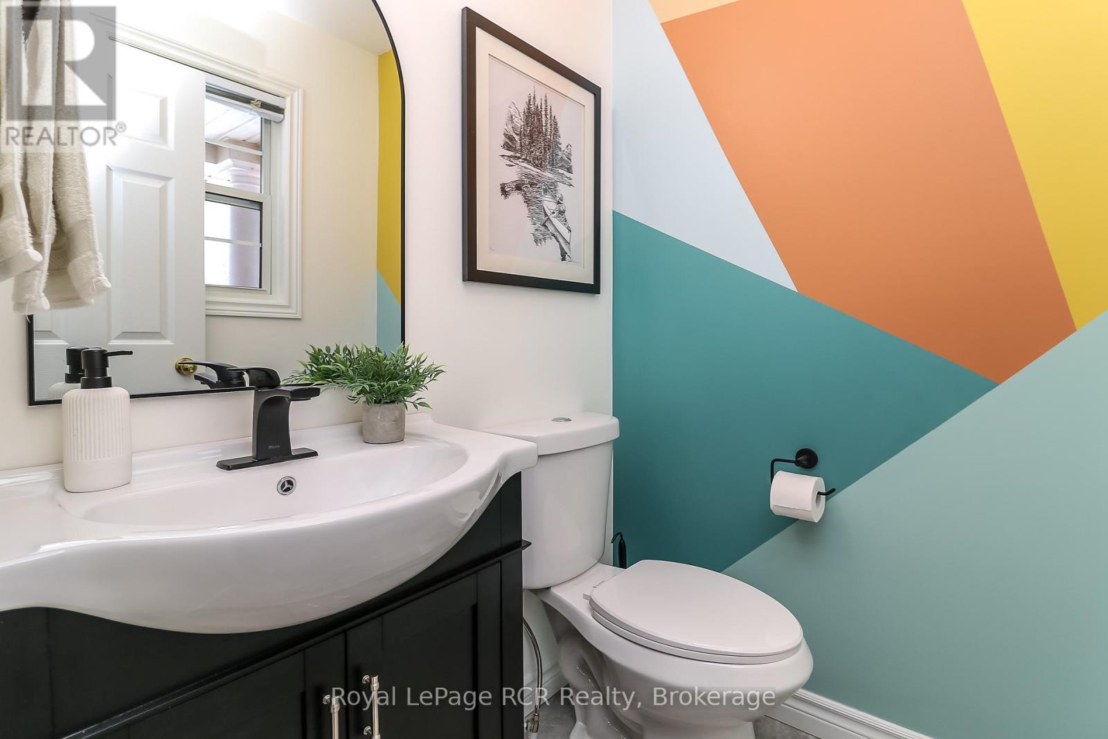 Photo 27 of 50 Highlands Crescent, Collingwood ON