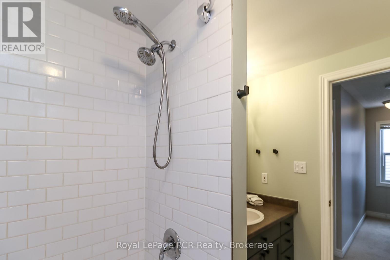 Photo 13 of 50 Highlands Crescent, Collingwood ON