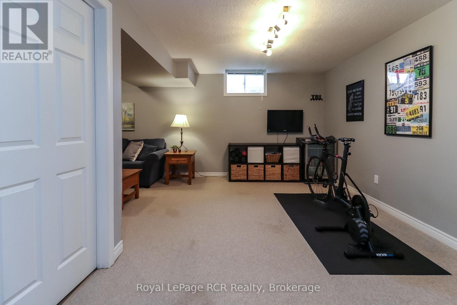 Photo 36 of 50 Highlands Crescent, Collingwood ON