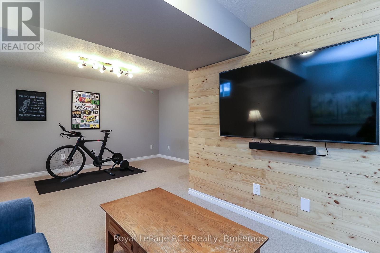 Photo 4 of 50 Highlands Crescent, Collingwood ON