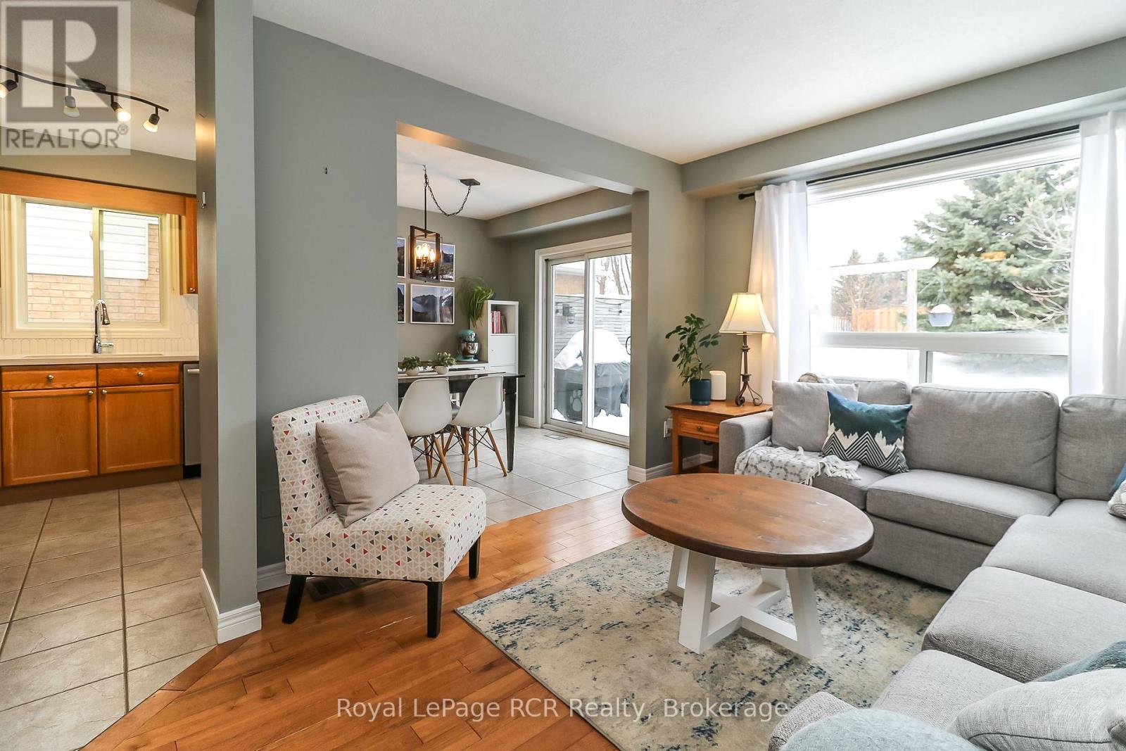 Photo 11 of 50 Highlands Crescent, Collingwood ON
