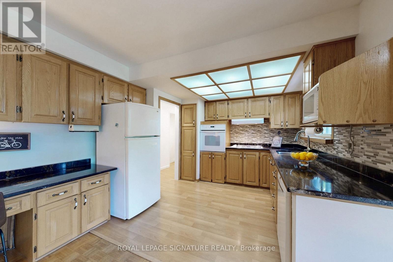 Photo 11 of 61 Centre Street S, Brampton ON