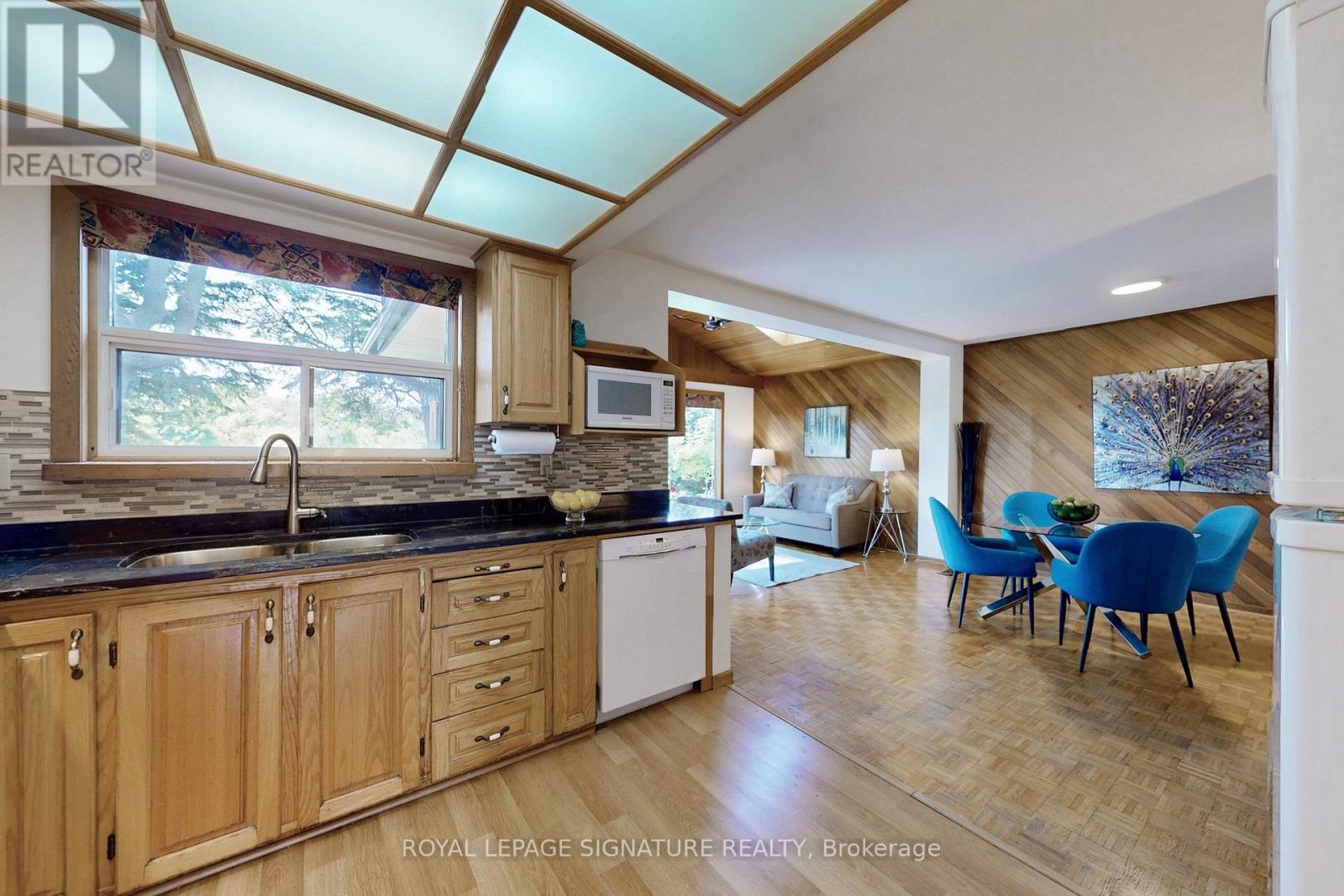 Photo 14 of 61 Centre Street S, Brampton ON