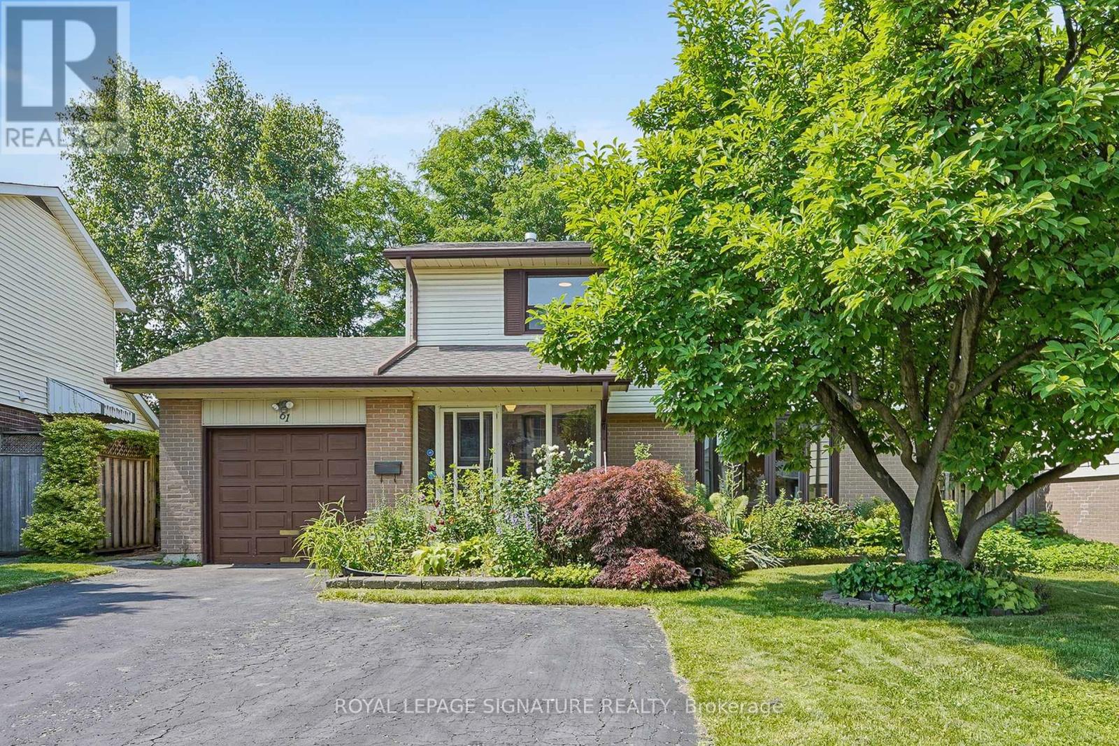 Photo 2 of 61 Centre Street S, Brampton ON