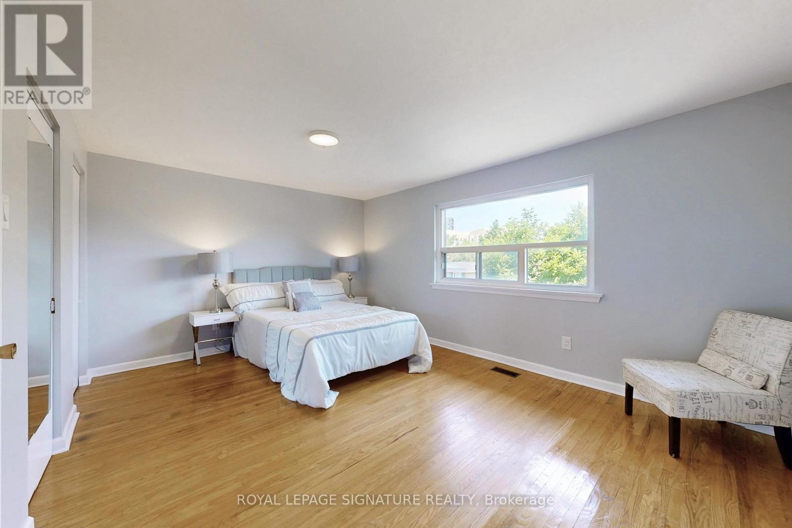 Photo 20 of 61 Centre Street S, Brampton ON