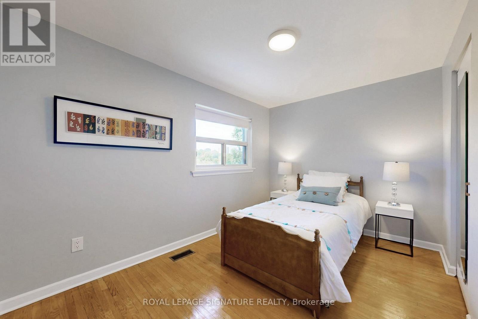 Photo 23 of 61 Centre Street S, Brampton ON