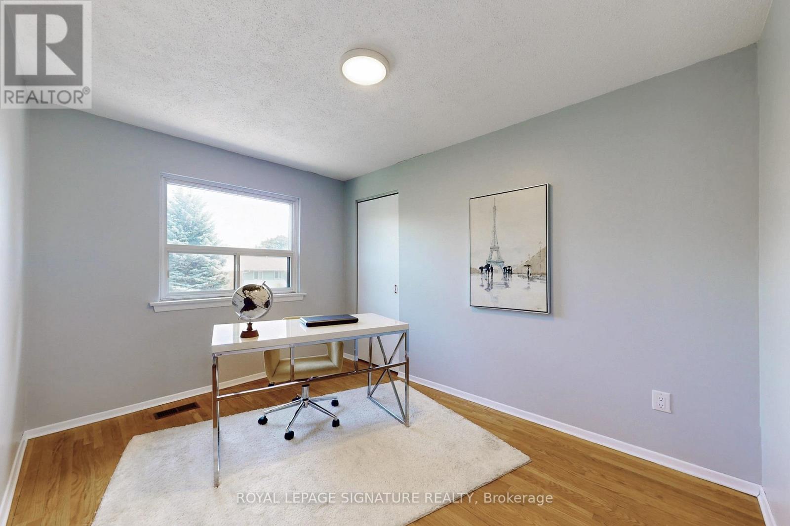 Photo 24 of 61 Centre Street S, Brampton ON