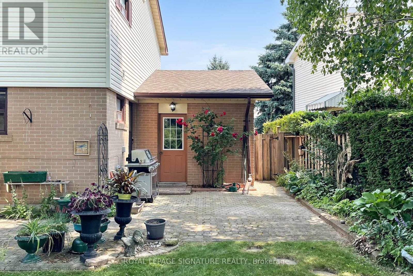 Photo 27 of 61 Centre Street S, Brampton ON