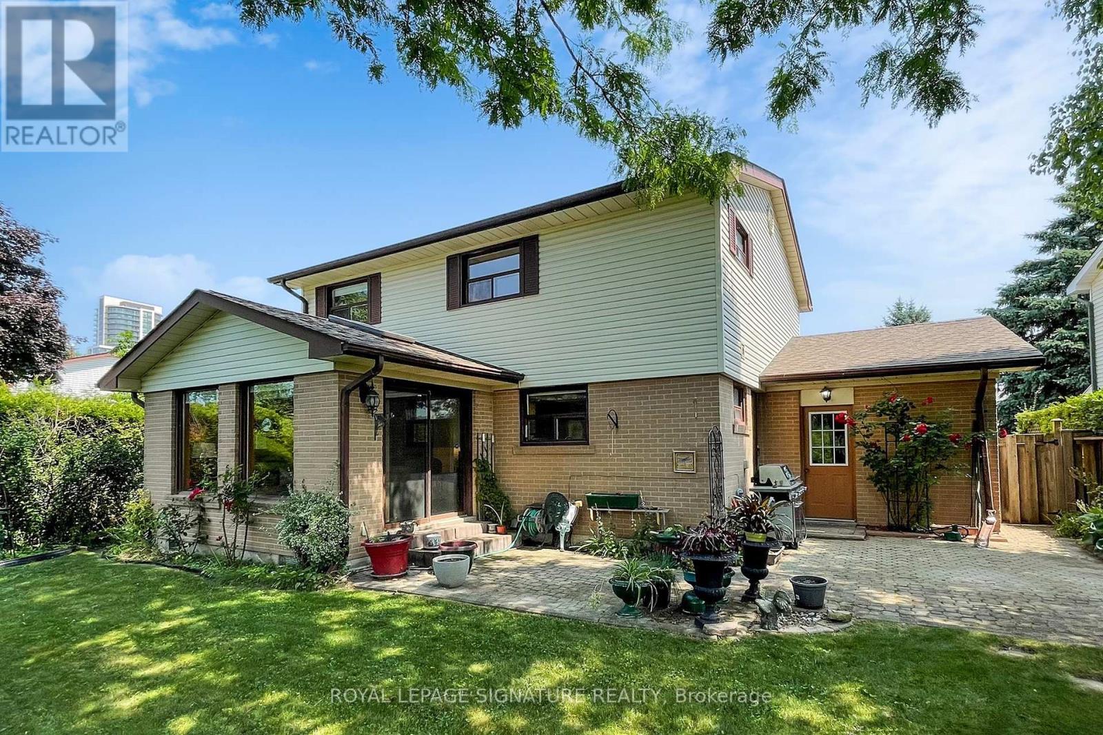 Photo 28 of 61 Centre Street S, Brampton ON