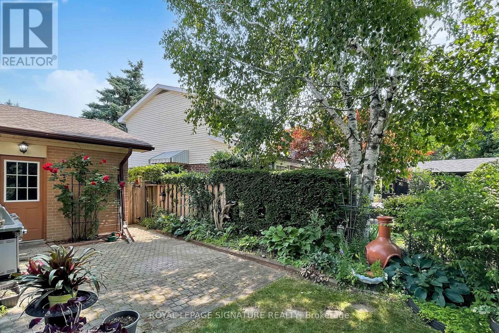 Photo 29 of 61 Centre Street S, Brampton ON