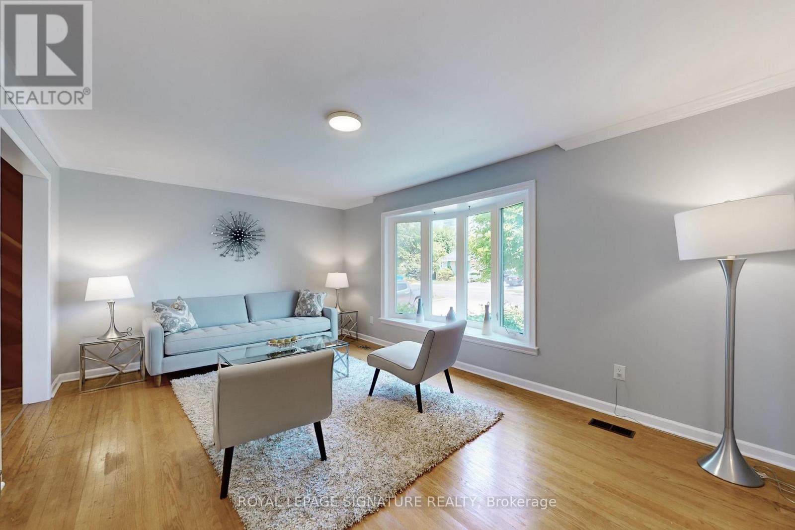 Photo 4 of 61 Centre Street S, Brampton ON