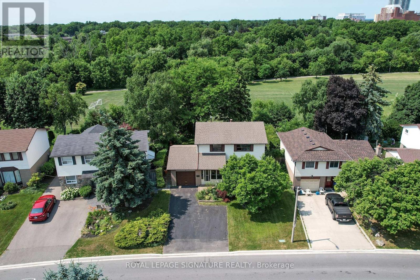 Photo 40 of 61 Centre Street S, Brampton ON