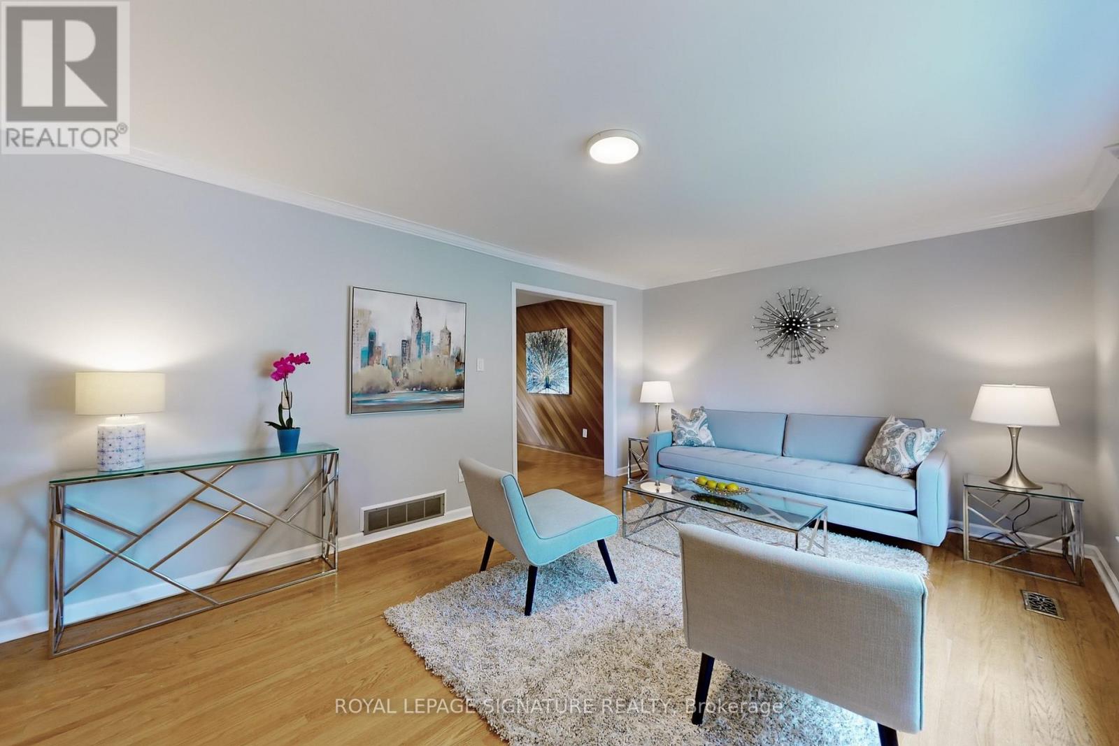 Photo 5 of 61 Centre Street S, Brampton ON