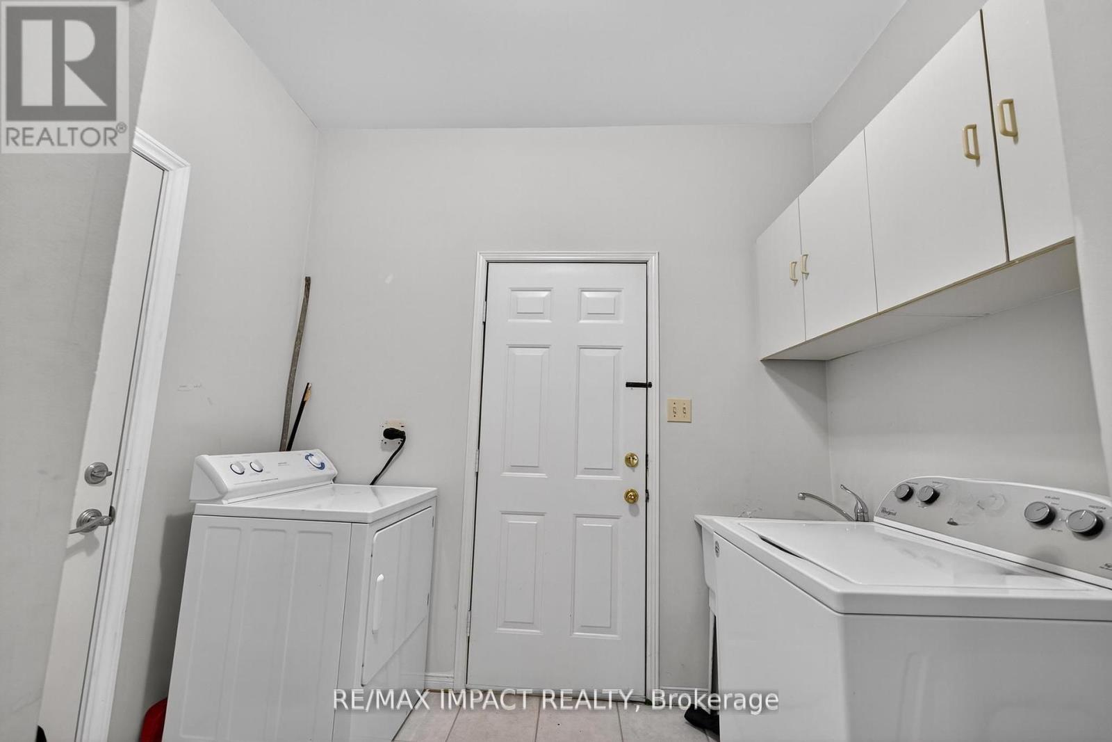 Photo 10 of 4086 Rossland Crescent, Mississauga ON