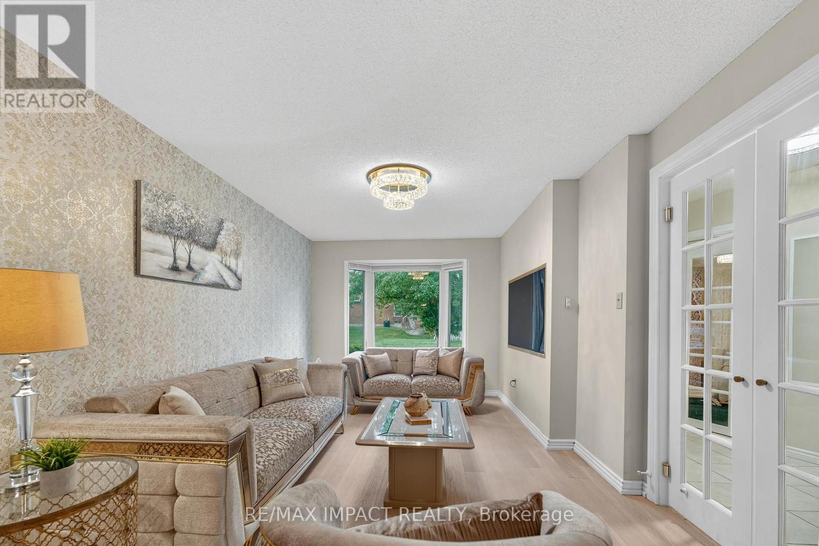Photo 13 of 4086 Rossland Crescent, Mississauga ON