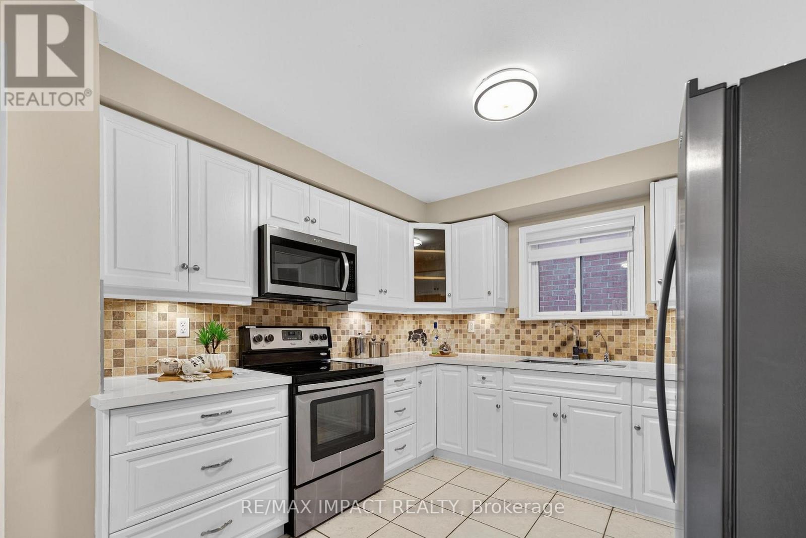 Photo 18 of 4086 Rossland Crescent, Mississauga ON