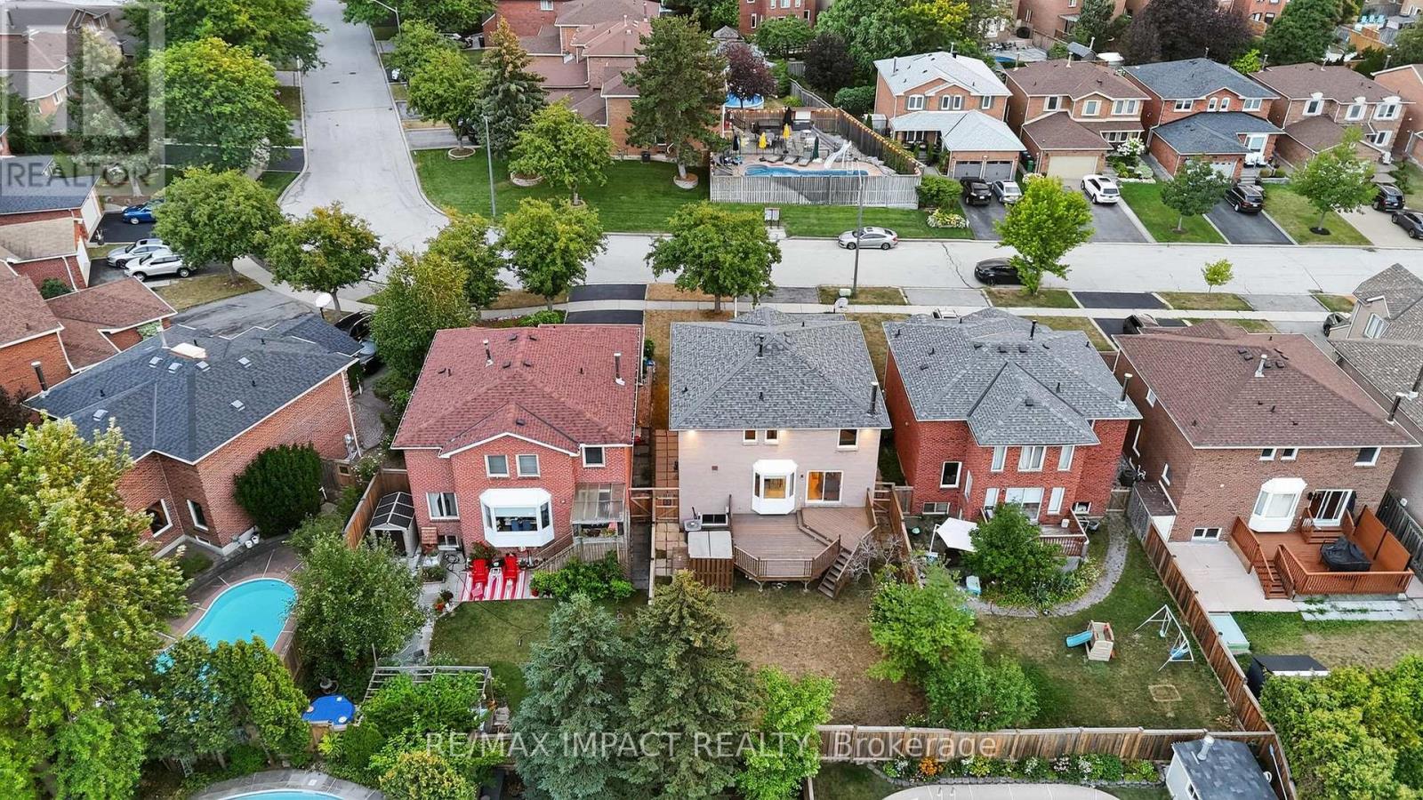 Photo 3 of 4086 Rossland Crescent, Mississauga ON